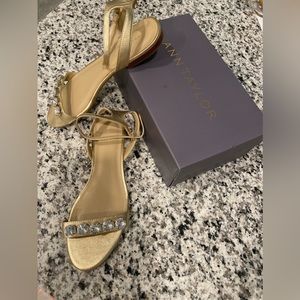 New NWT Ann Taylor Merritt Jeweled Flat Sandal, 8.5 Gold